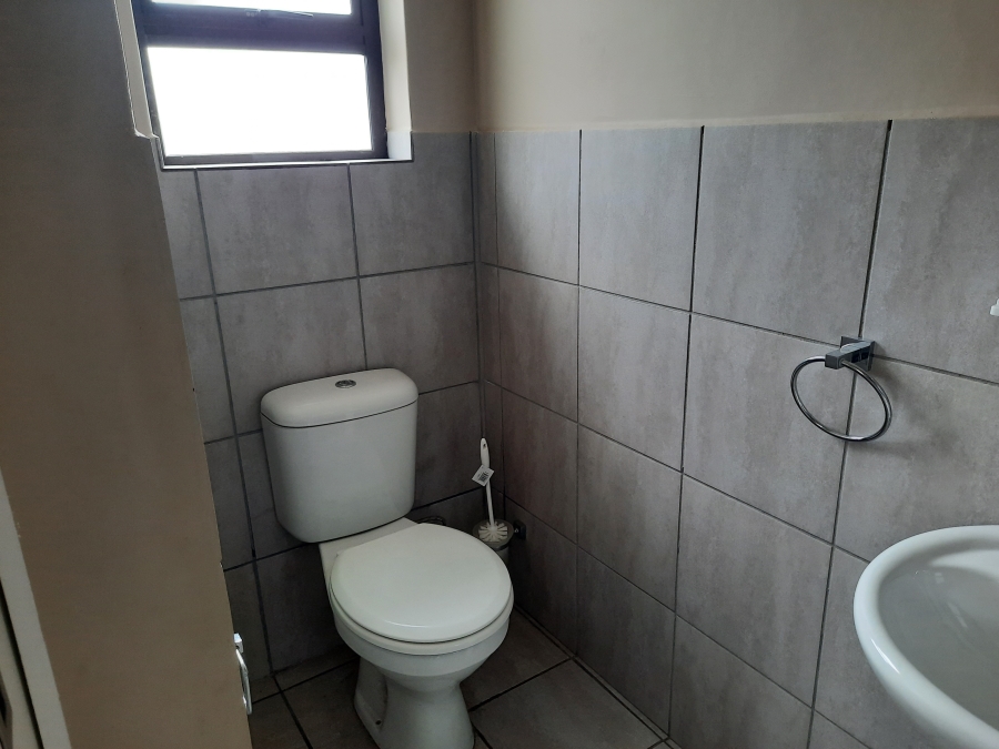 To Let 3 Bedroom Property for Rent in Highbury Western Cape